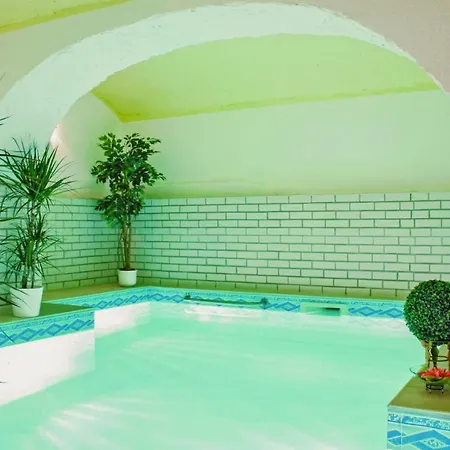 Grosses Gutshaus Mit Pool * Lelkendorf