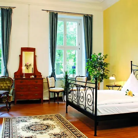 Holiday home Grosses Gutshaus Mit Pool Lelkendorf